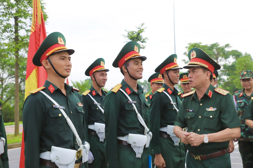 Lãnh đạo Tổng cục Hậu cần – Kỹ thuật động viên lực lượng tham gia diễu binh